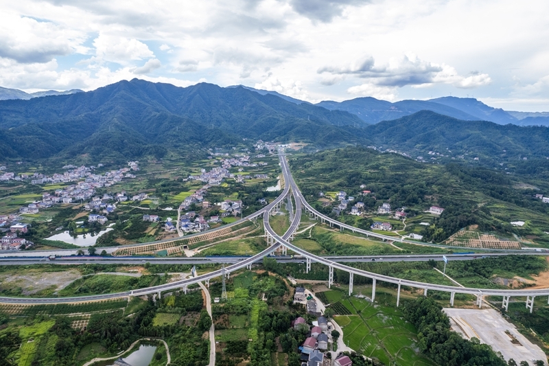 確保基本實(shí)現(xiàn)社會主義現(xiàn)代化取得決定性進(jìn)展 ——寫在黨的二十屆四中全會召開之際